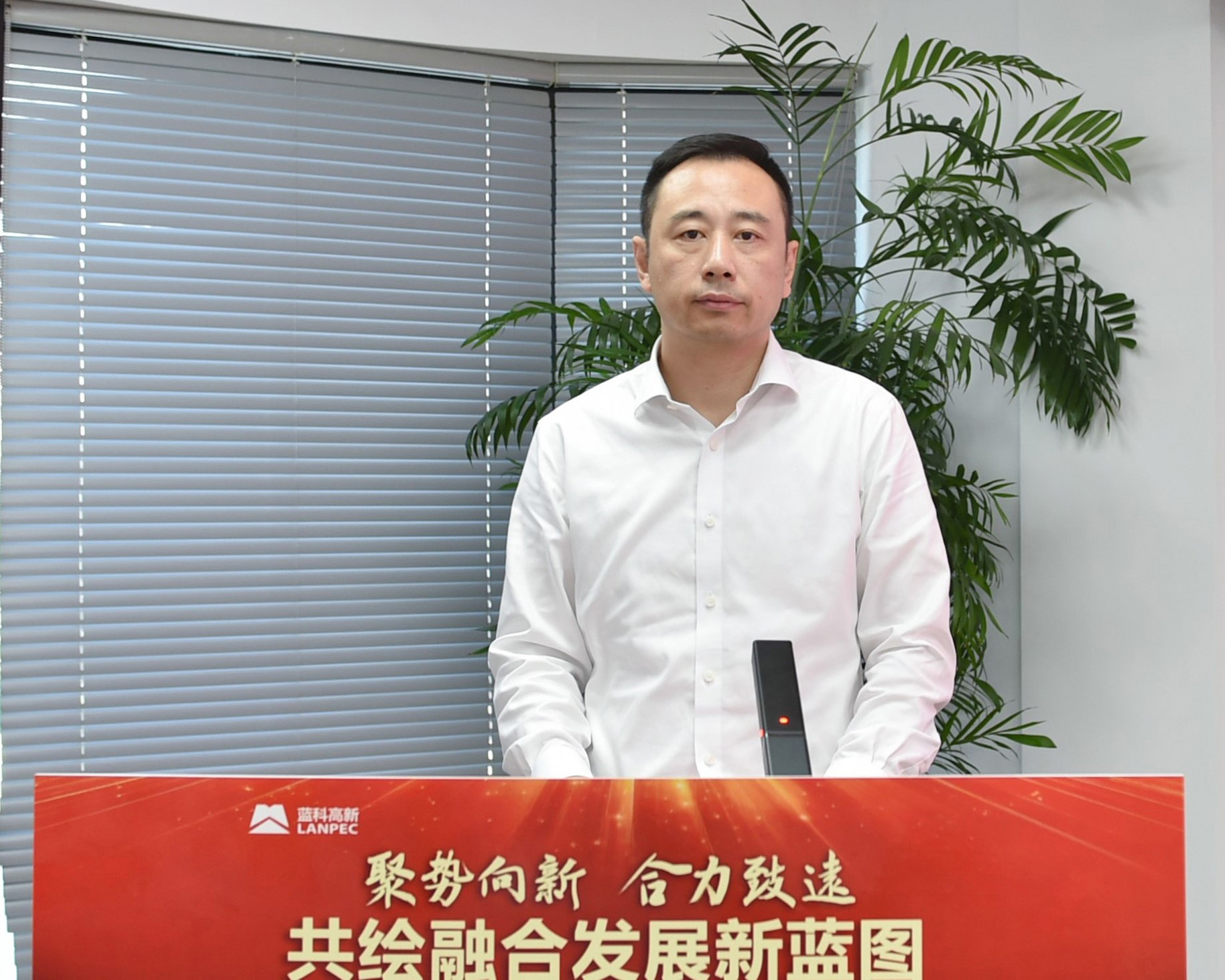 单人-王健.jpg