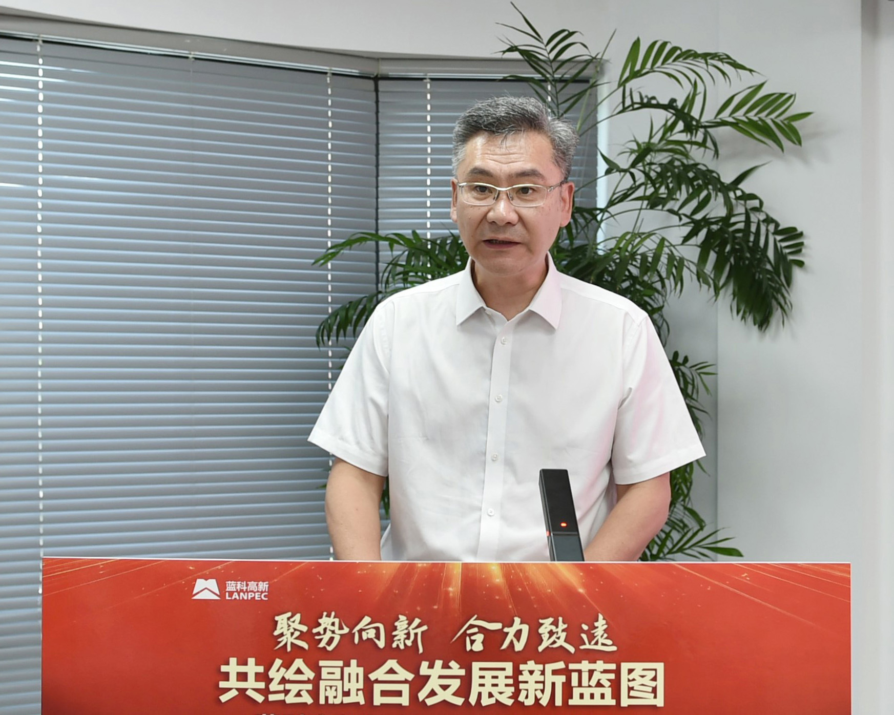 单人-徐向晖.jpg